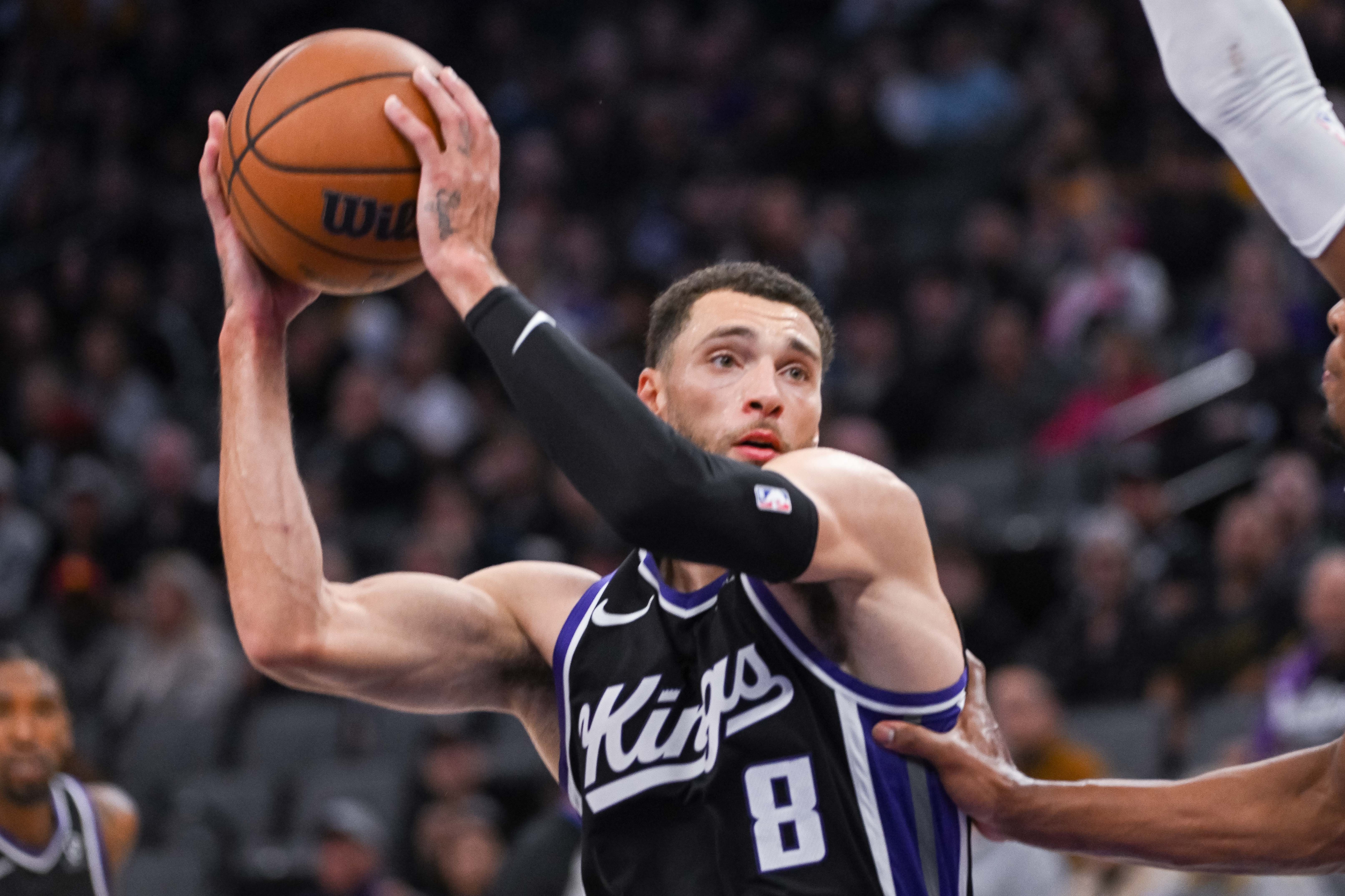 包含NBA季后赛今晨再迎强敌，埃因霍温调整名单，主帅态度：态度坚定，数据趋势出现新变化的词条